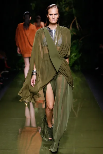 Look 11